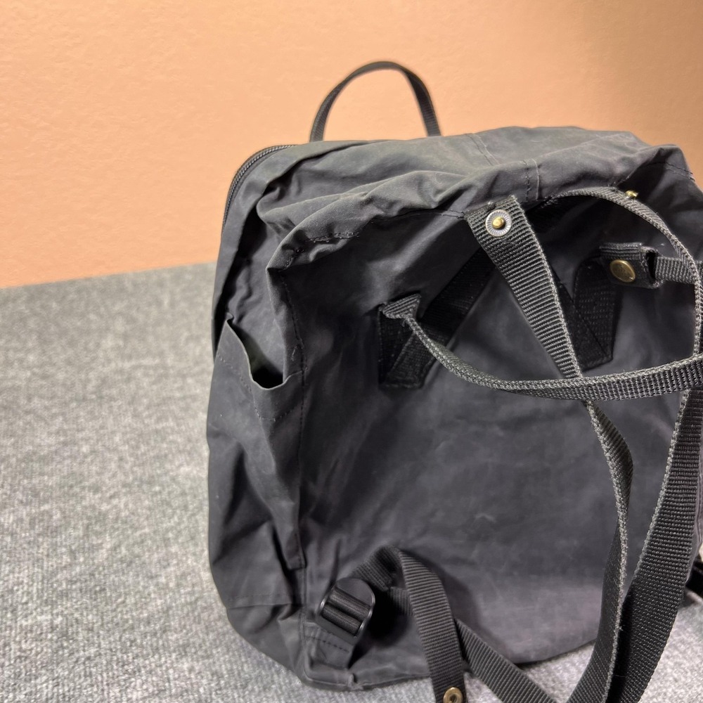 Fjallraven Kanken Classic Backpack Black Grey 23510 Vinylon F School Bag - Picture 6 of 16
